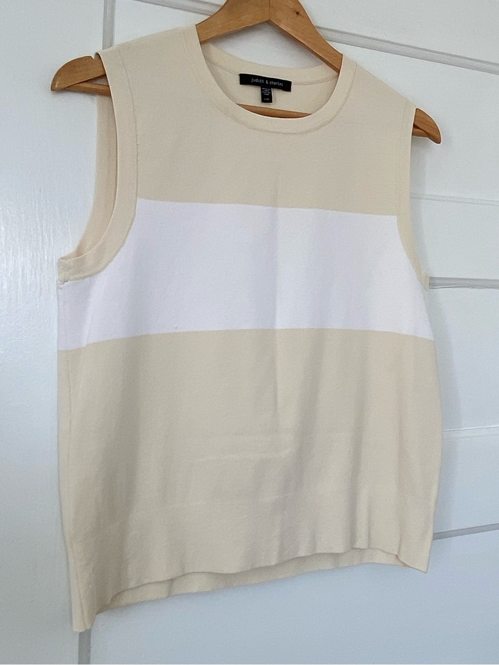 Judith & Charles beige and white colour block knit sweater